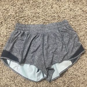 Lululemon Hotty Hot low rise lined 2.5
